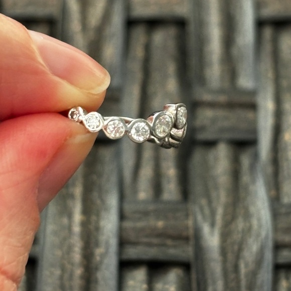 Elegant 10k white gold Teardrop Ring - Picture 5 of 11